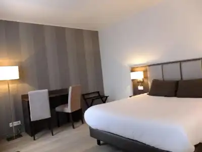 Hôtel de Flore - Montmartre - 77