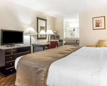 Quality Inn & Suites Coliseum - 18