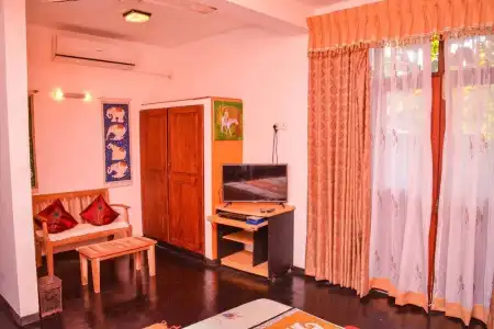 Raj Mahal Inn - 4