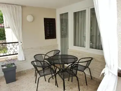 Apartments and Rooms Degra - 86
