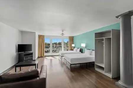 MainStay Suites Las Vegas Flamingo - 39