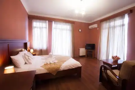 Aristocrat - 4