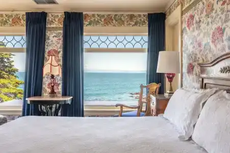 Martine Inn - 24