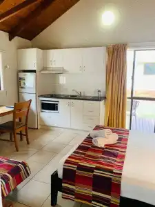 Airlie Beach Apartments - 45