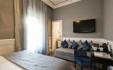 The Independent Suite - 37
