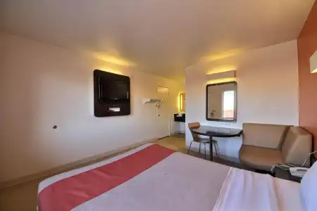Motel 6 Laredo, TX - South - 12