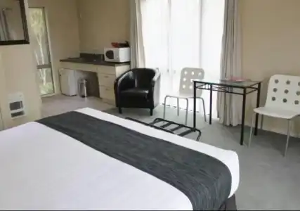 Abbella Lodge Motel - 75