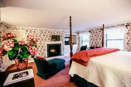 Wilburton Inn - 105