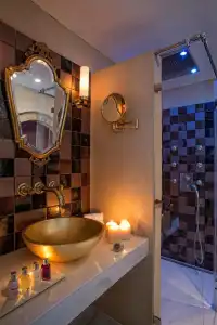 Moni Emvasis Luxury Suites - 30