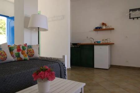 Armadoros / Ios Backpackers - 43