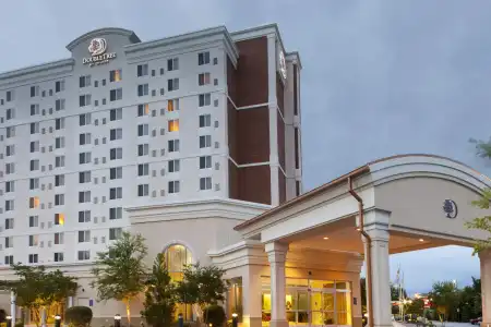 DoubleTree by Hilton Greensboro - 21