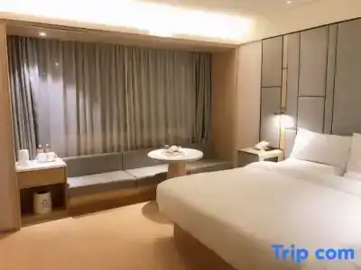JI Shanghai Hongqiao National Exhibition and Convention Centre Huaxiang Road - 31