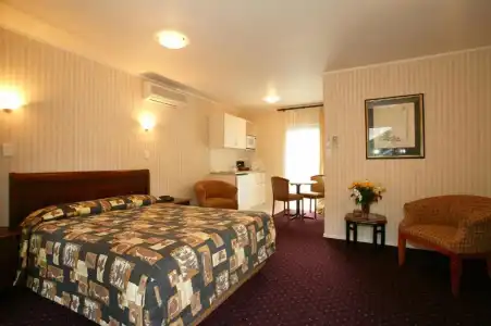Cornwall Park Motor Inn - 7