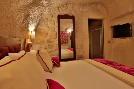 Elaa Cave - 1
