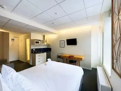 Park Lambton Quay - 100