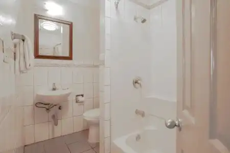 Economy Inn Hollywood - 39