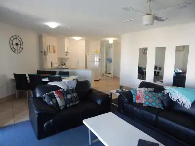 Tranquil Shores Holiday Apartments - 13