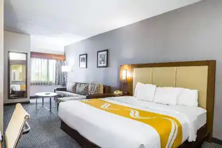 Quality Suites Lansing West - 37