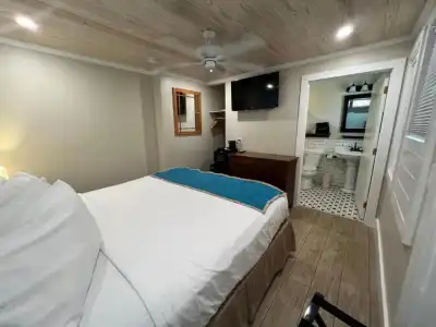 Seashell Motel and International Hostel - 37