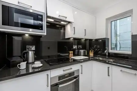 Queensgate Court - 38