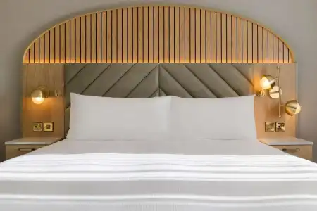 DoubleTree by Hilton Bristol North - 41