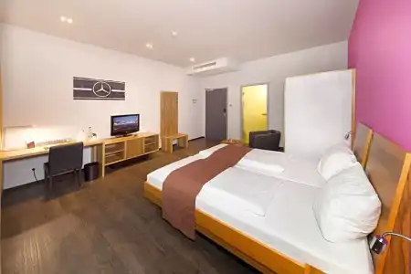 AMH Airport-Messe-Hotel - 95