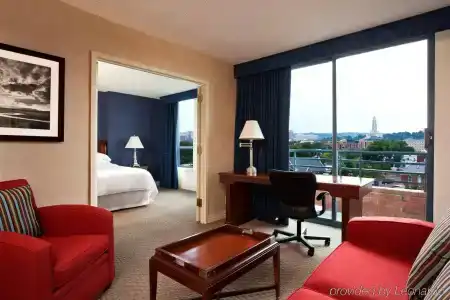 Sheraton Suites Old Town Alexandria - 2