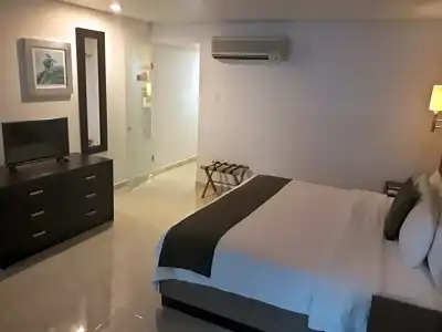 & Suites PF - 30