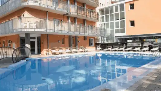 ApartSheila - 19