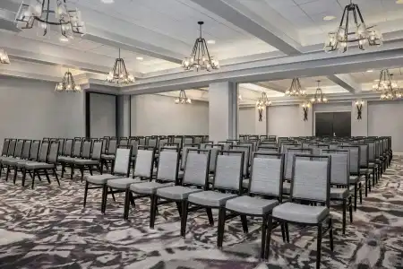 Embassy Suites by Hilton Crystal City National Airport - 21