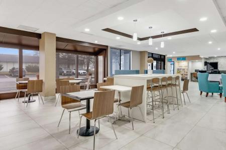 Clarion Pointe Near Erie Casino - 14