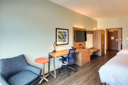 Holiday Inn Express & Suites Charlotte - South End by IHG - 87