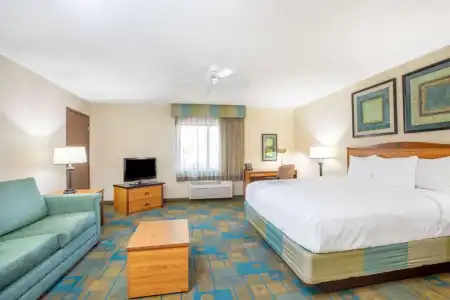 La Quinta Inn & Suites by Wyndham El Paso East - 32