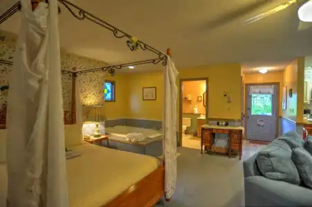 Blue Mountain Mist Country Inn & Spa - 122