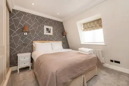 Queensgate Court - 212