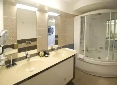 Premier & Suites - 48