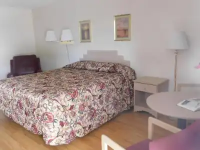 Royal Host Motel - 28