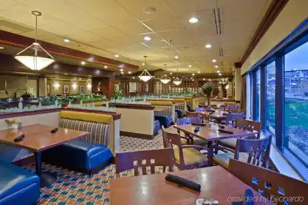DoubleTree by Hilton - 25
