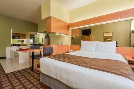 Quality Inn & Suites Fort Worth North - Haltom City - 5