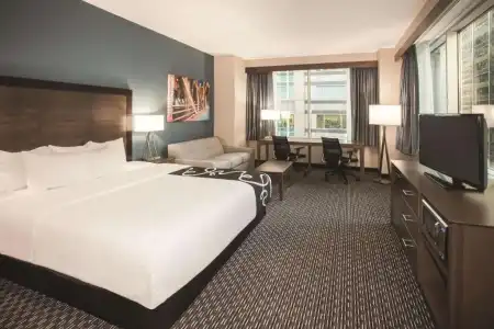 La Quinta Inn & Suites by Wyndham Chicago Downtown - 76