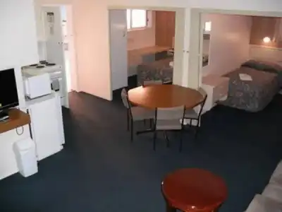 Ocean Breeze Motel - 50