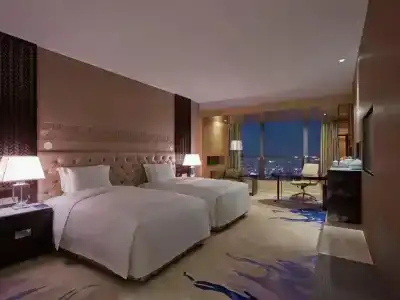 Hilton - 54
