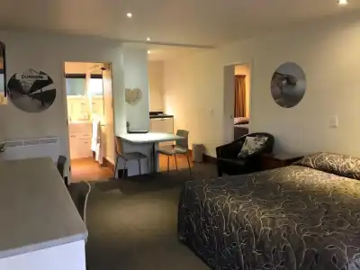Commodore Motels - 32