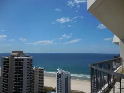 Surfers Century Oceanside Apartments - 95