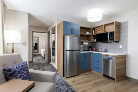 Holiday Inn & Suites London by IHG - 36