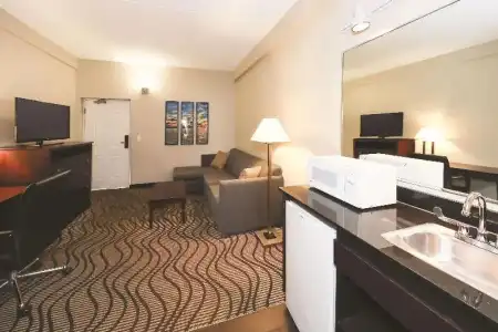 La Quinta Inn by Wyndham Sandusky near Cedar Point - 28