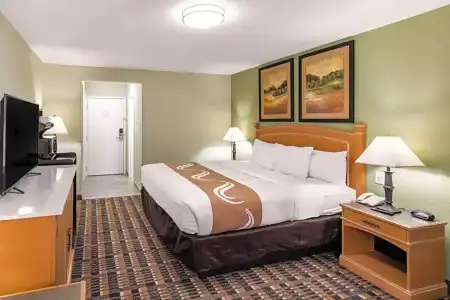 Quality Inn & Suites Plano East - Richardson - 36