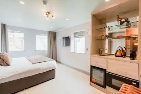 Clarendon Suites - 29