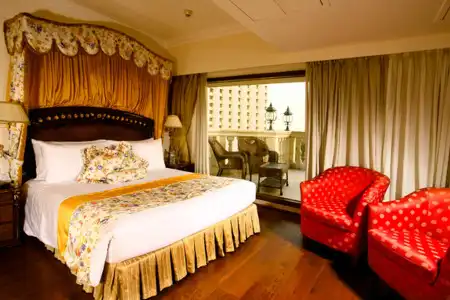 The Royal Plaza - 12
