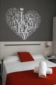 Hostal Live Barcelona - 53